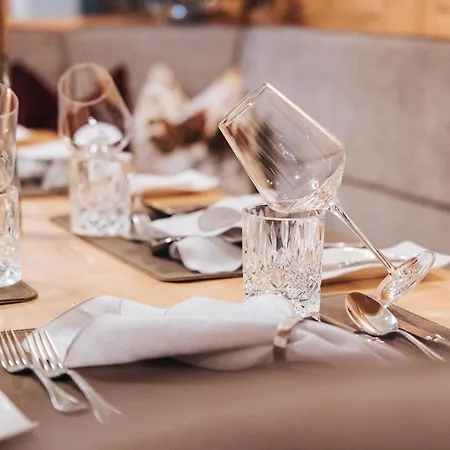 Superior Schneider Ski-in & Ski-out 4* オーバータウエルン