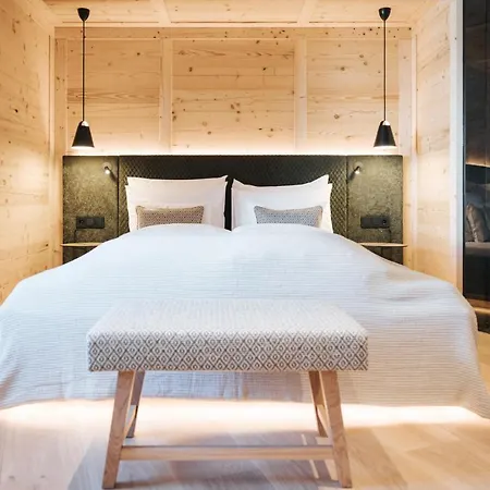 Superior Schneider Ski-in & Ski-out 4* オーバータウエルン