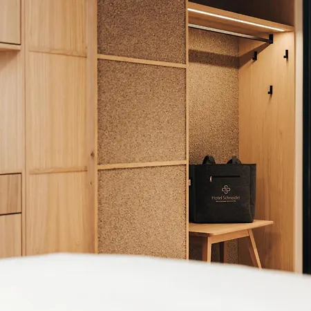 ホテル Superior Schneider Ski-in & Ski-out オーバータウエルン