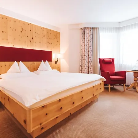 ホテル Superior Schneider Ski-in & Ski-out オーバータウエルン